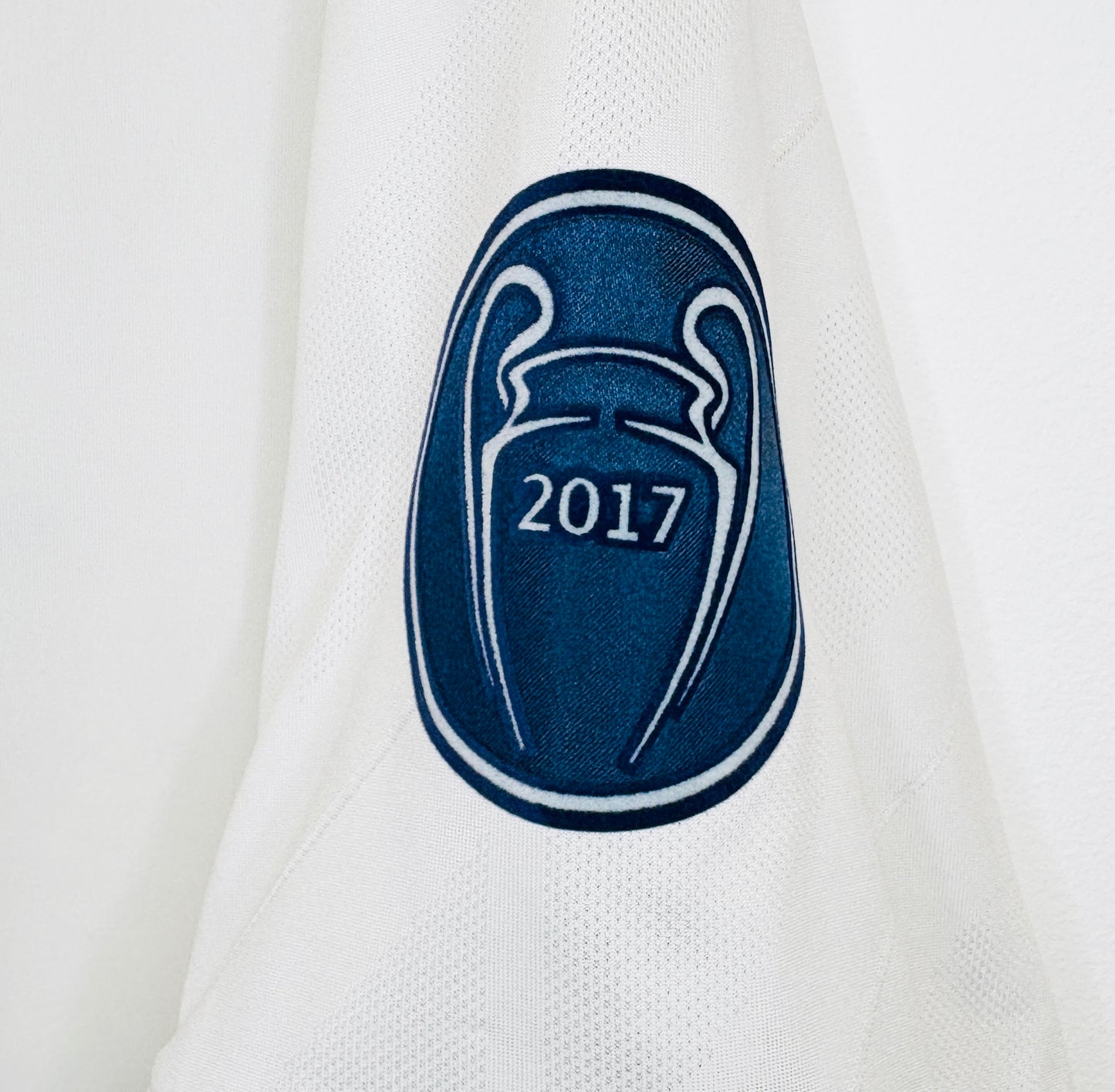 2017 2018 Real Madrid Adidas Home BALE 11 Final Football Shirt Men's Large